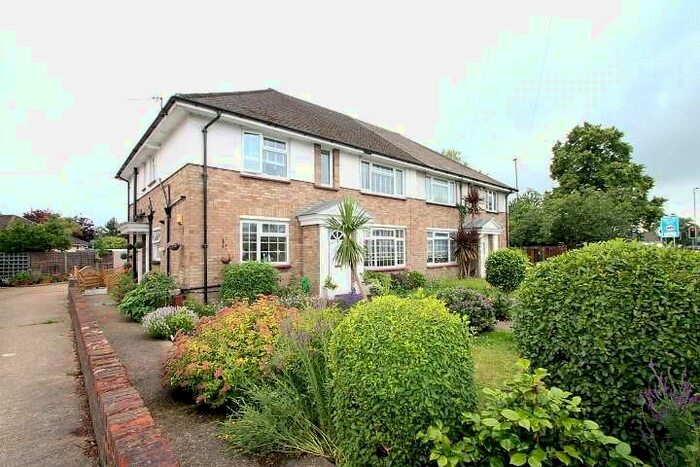 2 Bedroom Flat To Rent In Chertsey Road, Ashford, Surrey, TW15