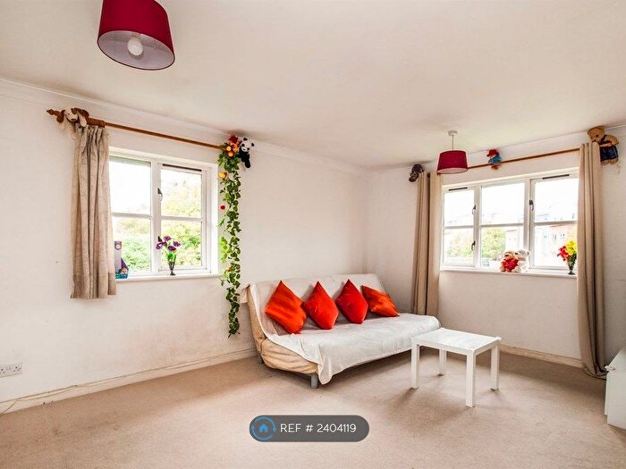 2 Bedroom Flat To Rent In The Scholars, Watford, WD18