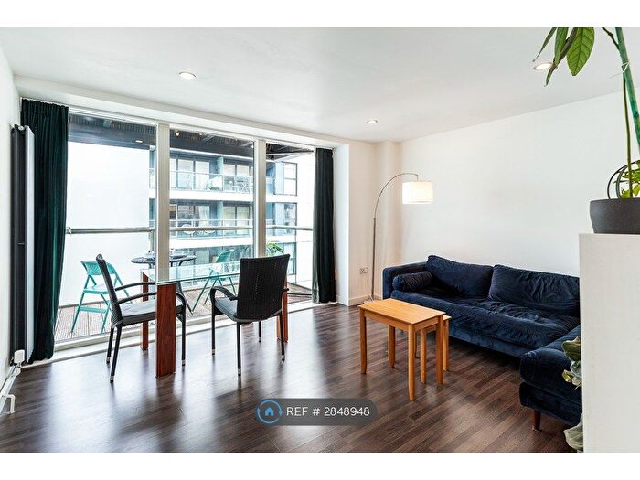 2 Bedroom Flat To Rent In Dance Square, London, EC1V