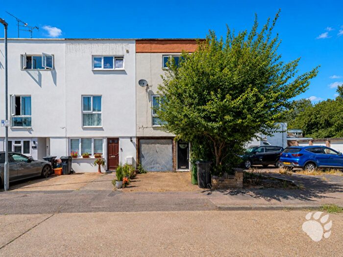 2 Bedroom Town House For Sale In Brempsons, Basildon, SS14