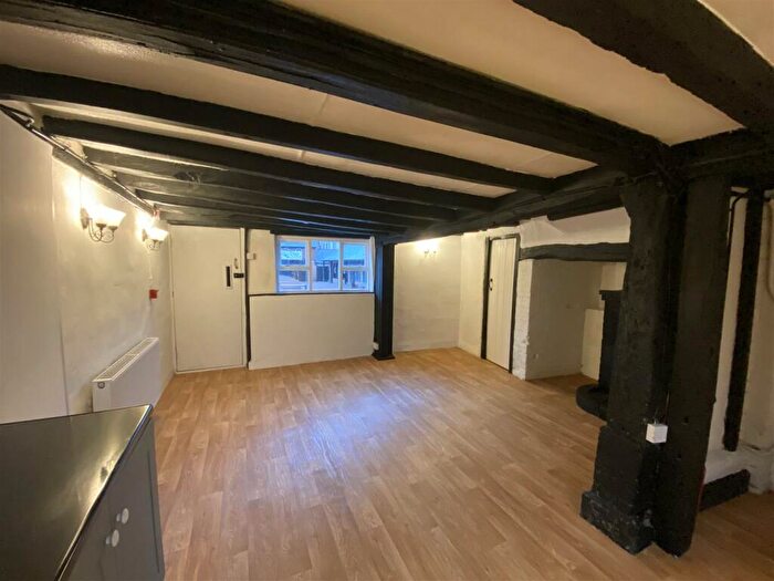 2 Bedroom Cottage To Rent In George Street, Hailsham, BN27