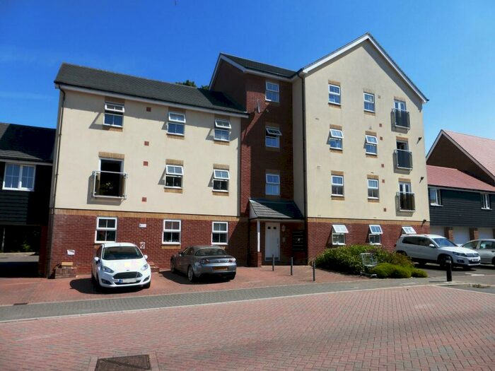 2 Bedroom Apartment To Rent In Whites Way, Hedge End, Southampton, SO30