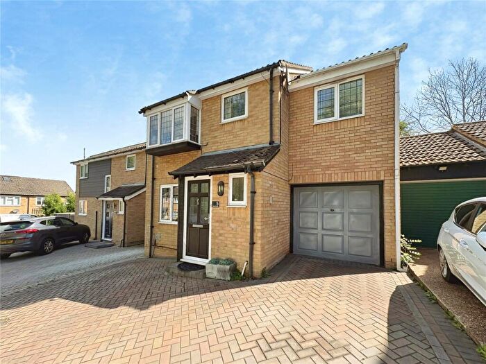 4 Bedroom Link Detached House For Sale In Falkland Place, Walderslade Woods, Kent, ME5