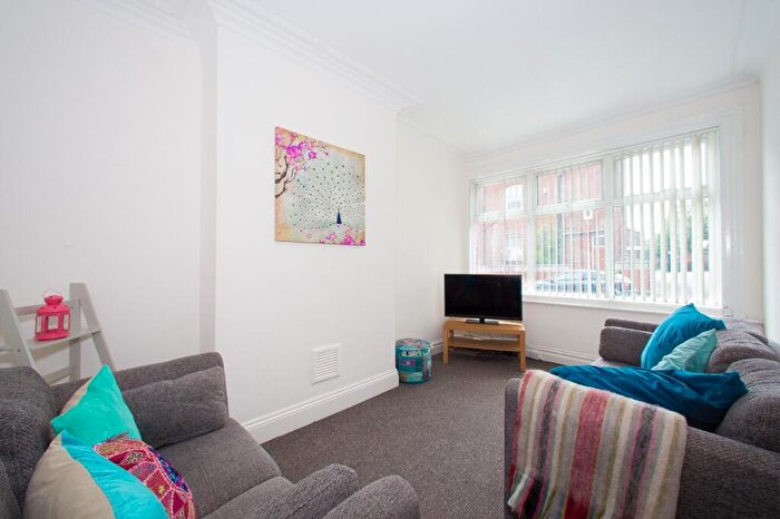 4 Bedroom End Of Terrace House To Rent In Winfield Grove, Woodhouse, Leeds, LS2