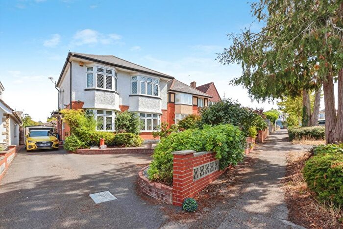 3 Bedroom Detached House For Sale In Pinewood Avenue, Northbourne, Bournemouth, Dorset, BH10