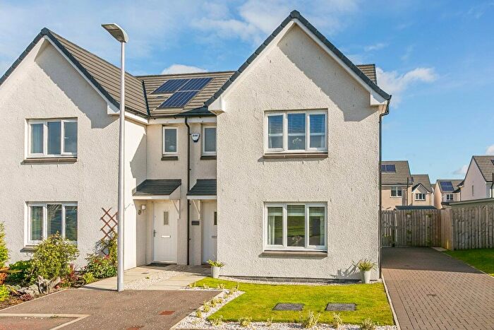 3 Bedroom Semi-Detached House For Sale In Drumeuther Way, Kinross, KY13