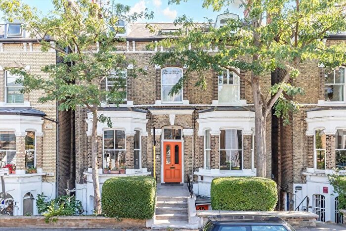 2 Bedroom Flat To Rent In Gauden Road, London, SW4