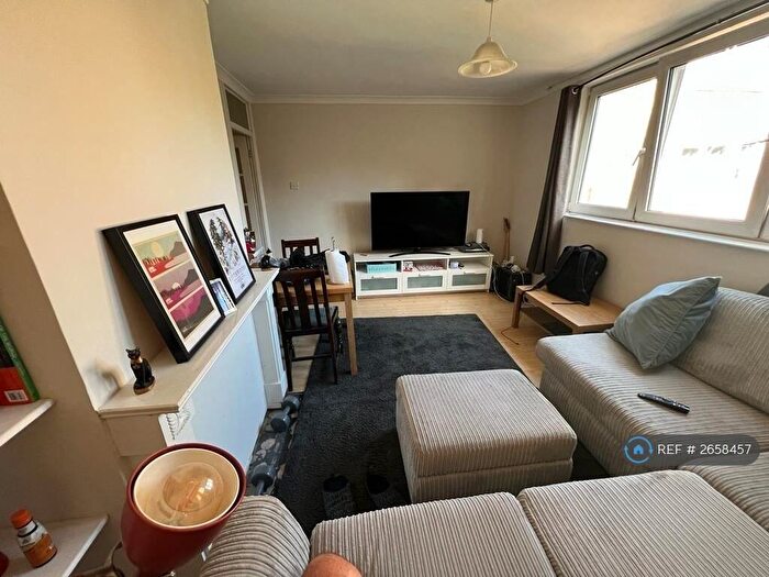 2 Bedroom Maisonette To Rent In Williams House, London, E3