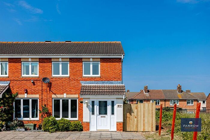 3 Bedroom Semi-Detached House To Rent In Utgard Way, Grimsby, DN33