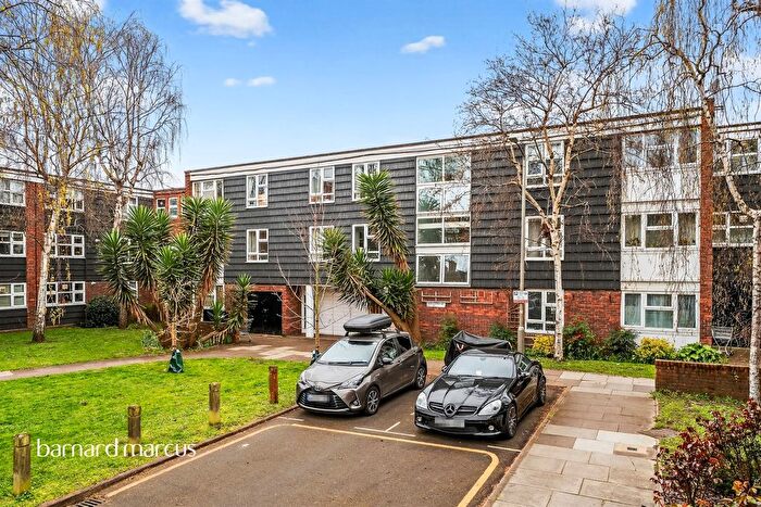 2 Bedroom Flat For Sale In Wayford Street, London, SW11