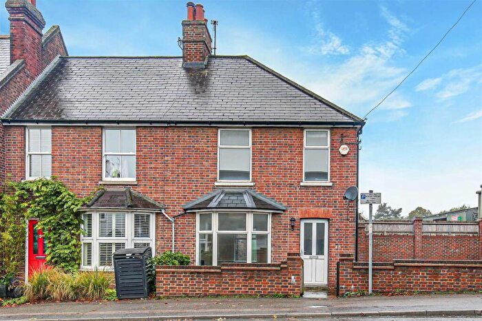 2 Bedroom End Of Terrace House To Rent In High Street, Godstone, RH9