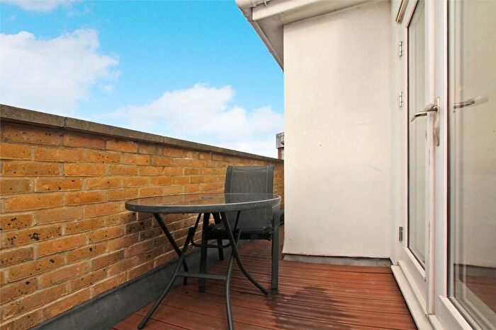 2 Bedroom Apartment To Rent In Cosmo Apartments, Westport Street, Stepney Green, London, E1