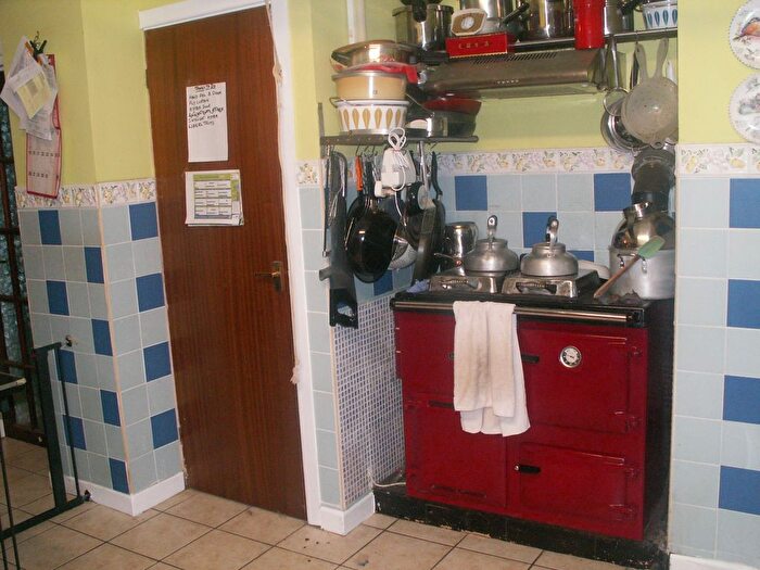 3 Bedroom Detached Bungalow For Sale In Cynheidre, Llanelli, SA15