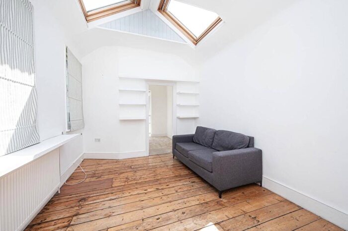 1 Bedroom Flat To Rent In Cazenove Road, Hackney, London, N16