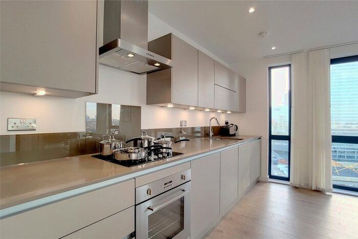 2 Bedroom Flat To Rent In Roosevelt Tower, Williamsburg Plaza, E14