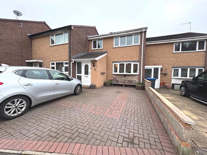 3 Bedroom Terraced House For Sale In Hencroft, Leek, ST13