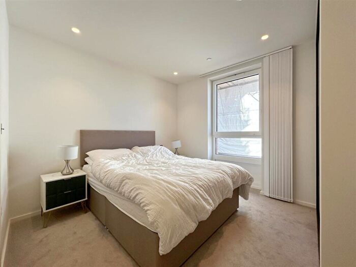 2 Bedroom Apartment To Rent In Iris House, Poplar Riverside, E14