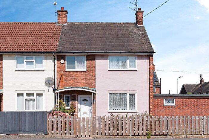 2 Bedroom End Of Terrace House For Sale In Stonebridge Avenue, Hull, HU9