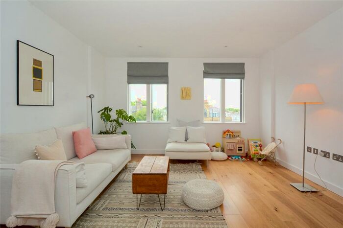 2 Bedroom Flat To Rent In Esther Anne Place, Angel, Islington, London, N1