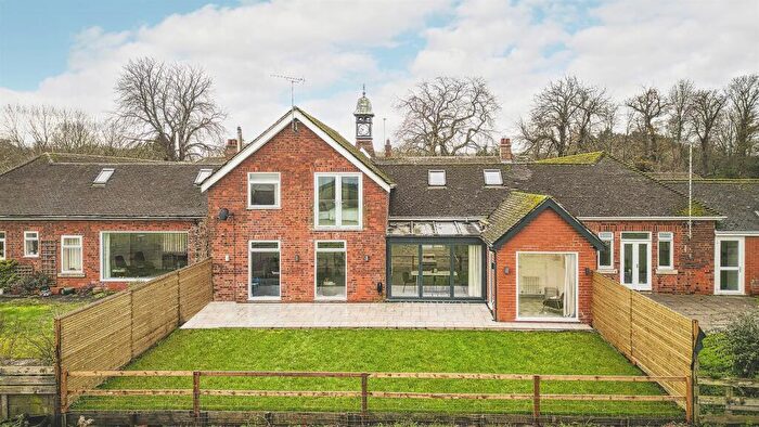 4 Bedroom Barn Conversion For Sale In Bretby Park, Bretby, DE15