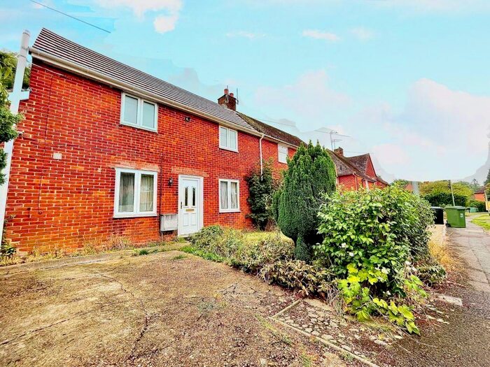 4 Bedroom Semi-Detached House To Rent In Kings Avenue, Winchester, SO22