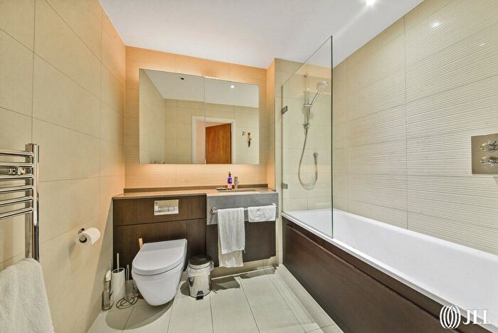1 Bedroom Apartment For Sale In Rivulet Apartments, Devan Grove, N4