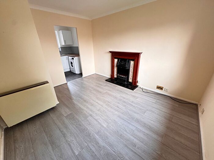 1 Bedroom Flat To Rent In Riley Crescent, Penn, Wolverhampton, WV3