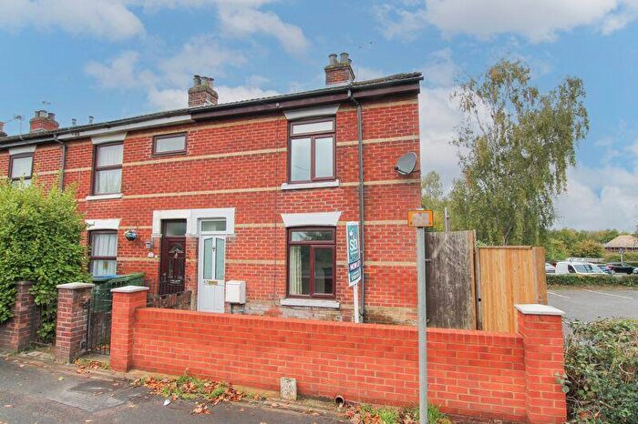 2 Bedroom Cottage To Rent In Botley Road, Park Gate, SO31