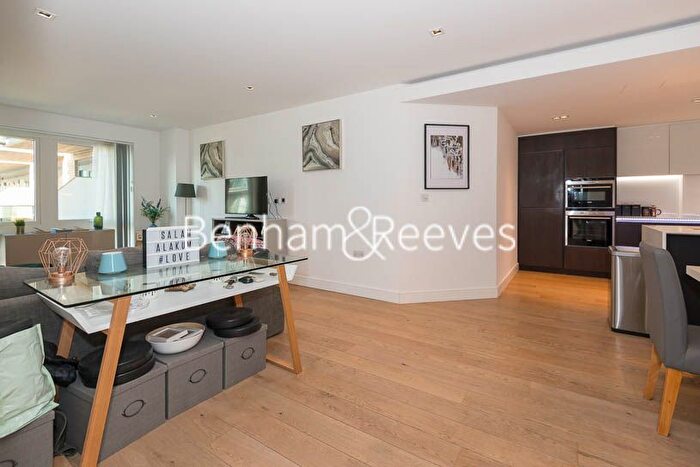 2 Bedroom Flat To Rent In Kew Bridge Road, Brentford, TW8