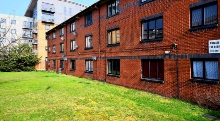 1 Bedroom Flat To Rent In Brymay Close, Bow, London, United Kingdom, E3