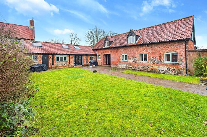 4 Bedroom Barn Conversion For Sale In Bungay Road, Poringland, Norwich, NR14
