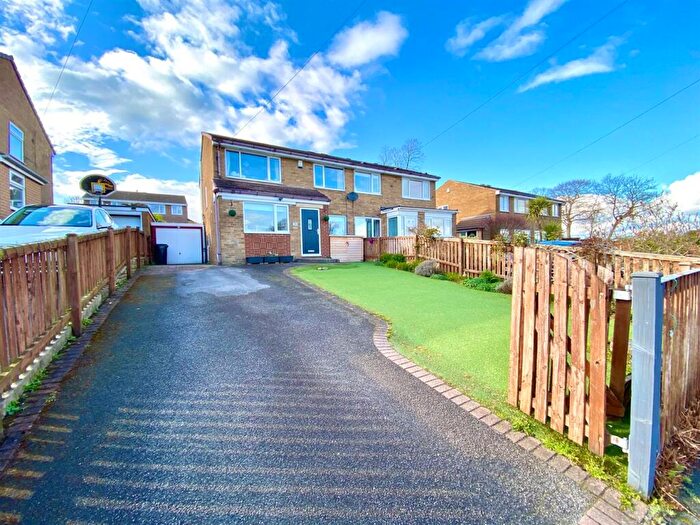 4 Bedroom Semi Detached House For Sale In Foxcroft Drive, Rastrick, Brighouse, HD6