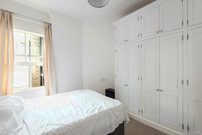 3 Bedroom Flat To Rent In Cremorne Road Chelsea, SW10