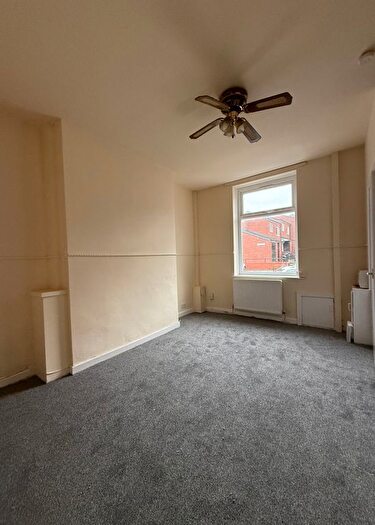 2 Bedroom End Of Terrace House To Rent In Derby Street, Oldham, OL9