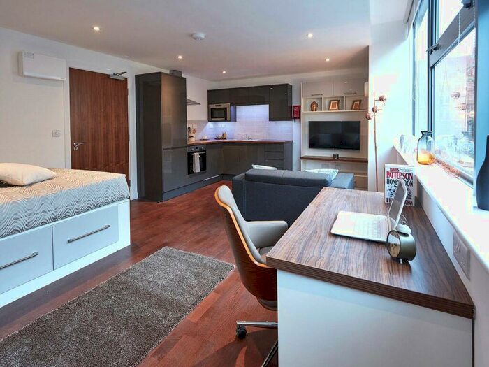 Apartment To Rent In South Parade, Leeds, #, LS1