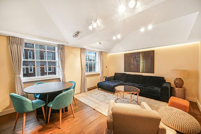 2 Bedroom Flat To Rent In Baker Street, Marylebone, NW1