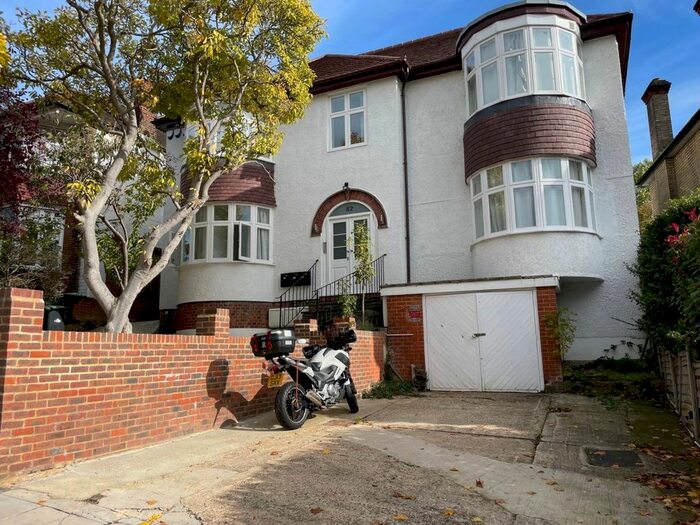 3 Bedroom Flat To Rent In Old Park Ridings, London, N21