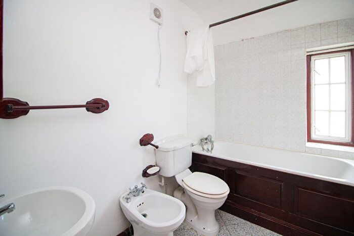 2 Bedroom Terraced House To Rent In Derinton Road, London, SW17