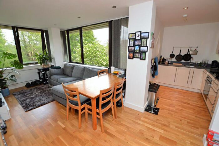 1 Bedroom Apartment For Sale In Catteshall Lane, Godalming, Surrey, GU7