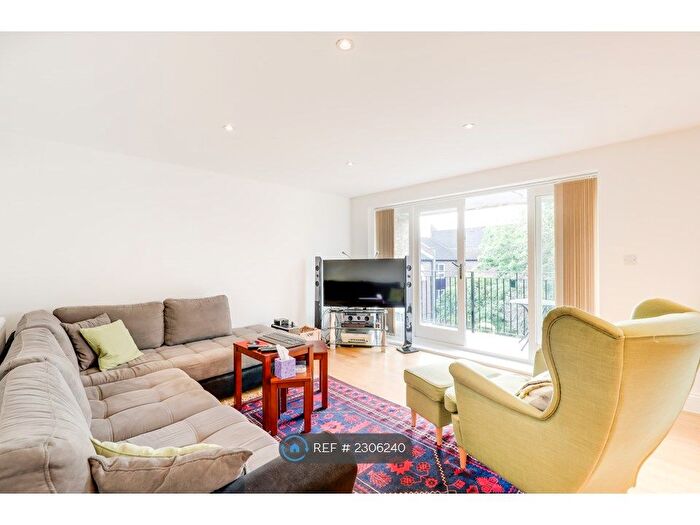 2 Bedroom Flat To Rent In Hermon Hill, London, E11
