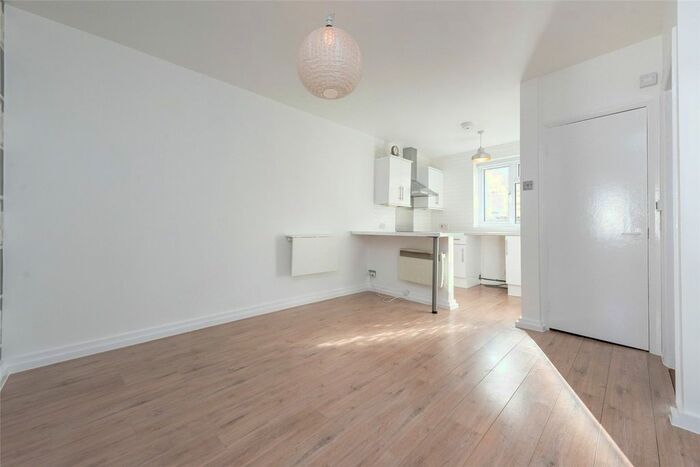 1 Bedroom Flat To Rent In Warfield Yard, Warfield Road, London, NW10