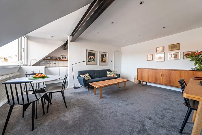1 Bedroom Flat To Rent In Gordon Place, London, W8
