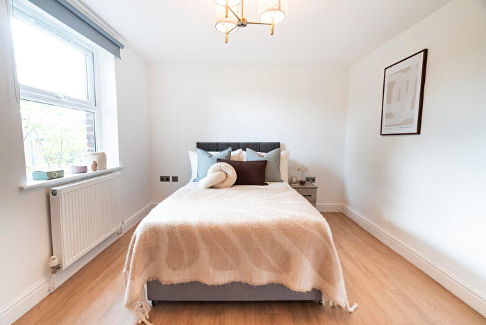 8 Bedroom Apartment To Rent In B Wellington Road #, M14