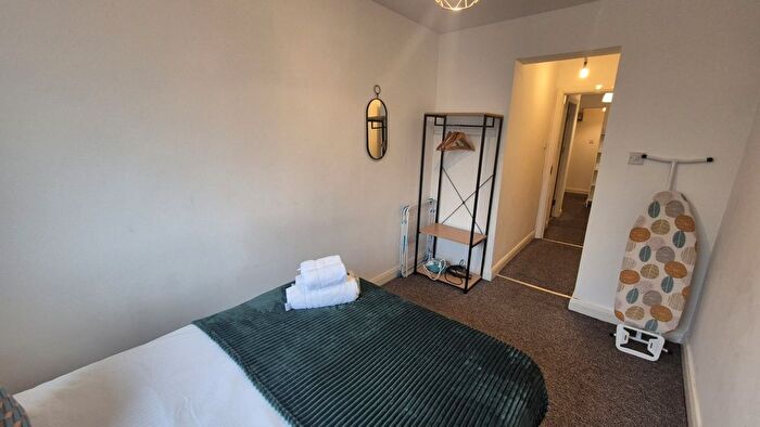 2 Bedroom Flat To Rent In Upper Brook Street, M13