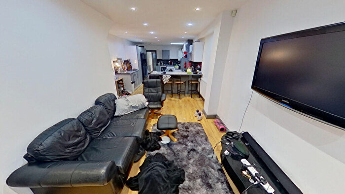 5 Bedroom House To Rent In Heeley Road, Selly Oak, Birmingham, B29