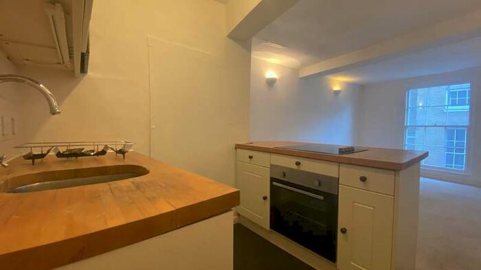 2 Bedroom Flat To Rent In Market Place, Hertford, SG14