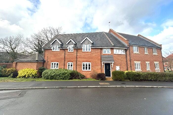 2 Bedroom Flat For Sale In Maynard Drive, Hook, Hampshire, RG27