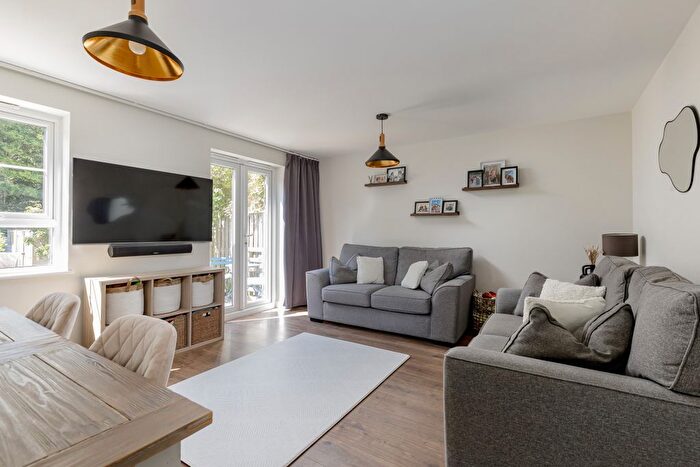 3 Bedroom Town House For Sale In Kirklands Park Street, Kirkliston, EH29