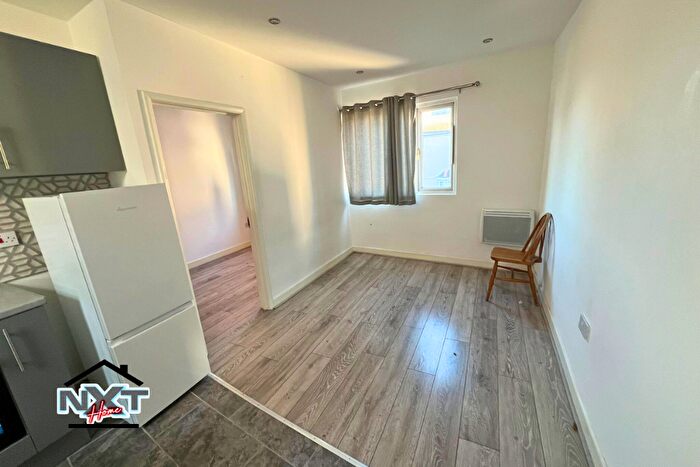 Studio To Rent In High Road Leyton, London, E10