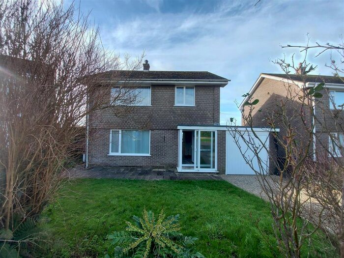3 Bedroom Detached House To Rent In Tehidy Gardens, Camborne, TR14